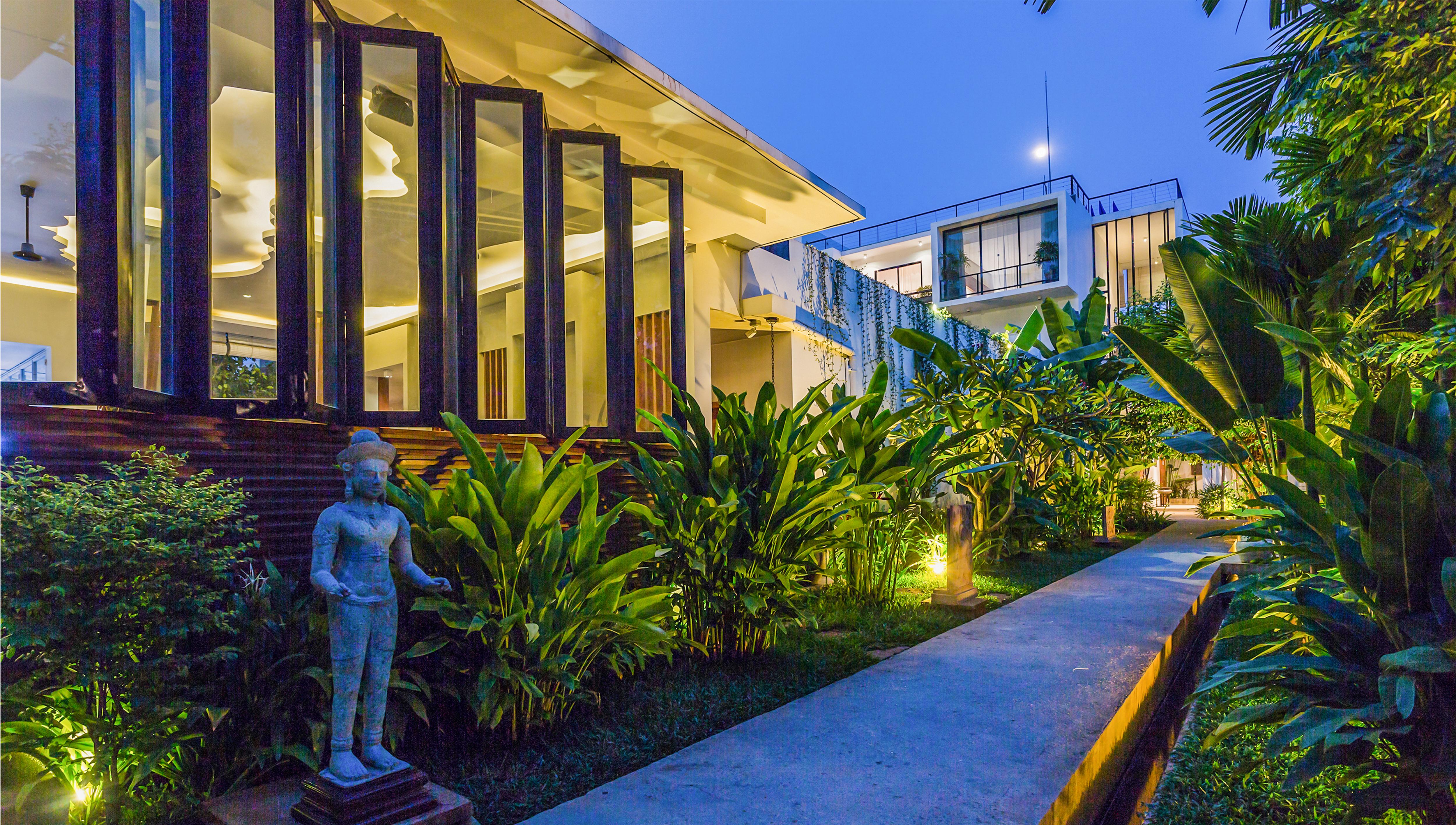 Lynnaya Urban River Hotel 5*